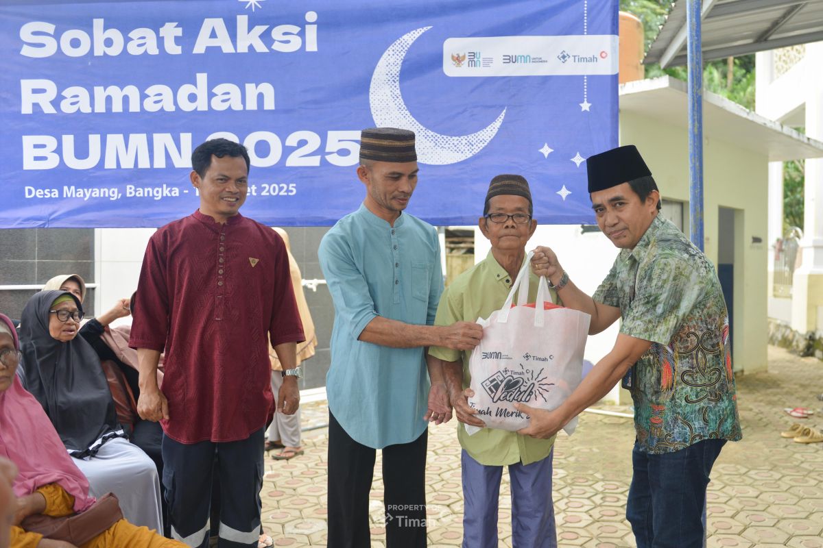 Kementerian BUMN dan PT Timah bagikan sembako kepada lansia di Desa Mayang