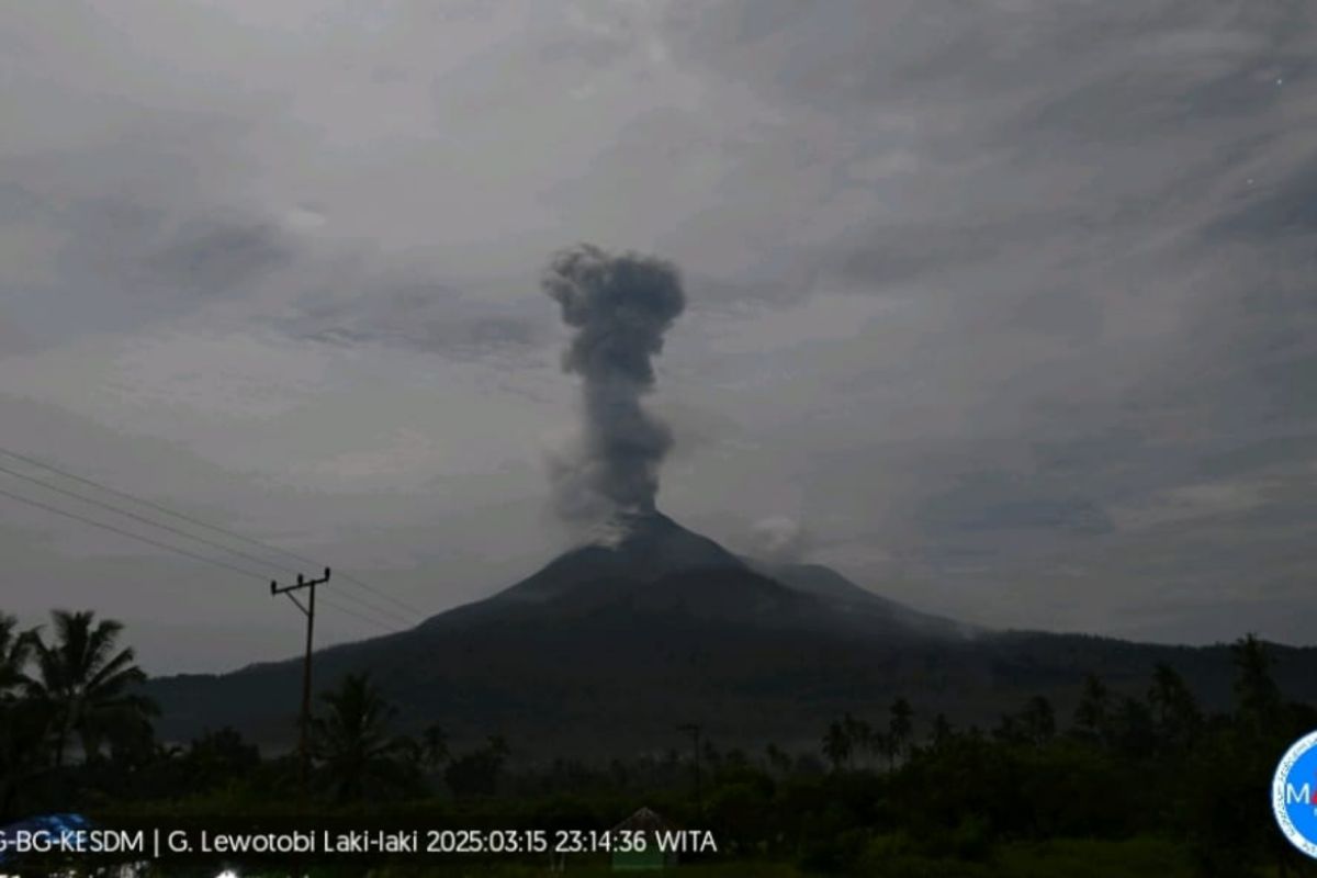 PPGA: Gunung Lewotobi Laki-laki lima kali erupsi dalam enam jam pada Sabtu