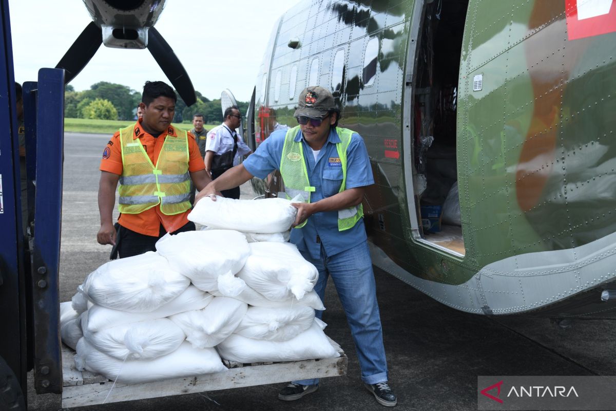 Angkatan Udara melakukan modifikasi cuaca untuk mencegah banjir