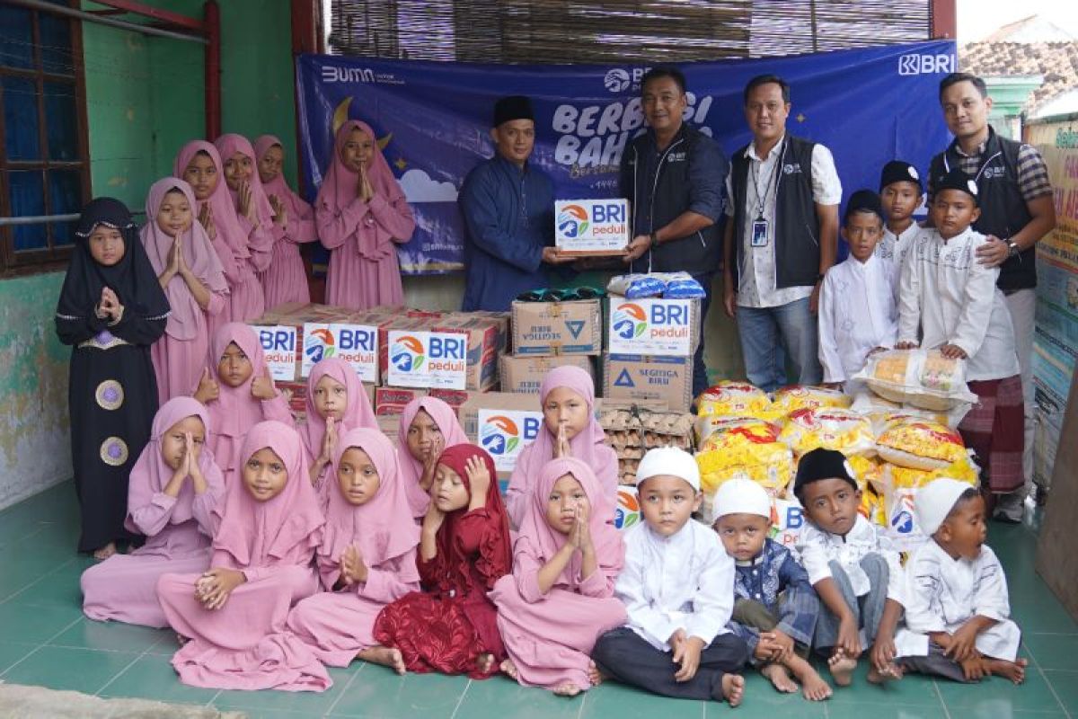 BRI Regional Office Bandarlampung berbagi sembako kepada panti asuhan dan panti werdha