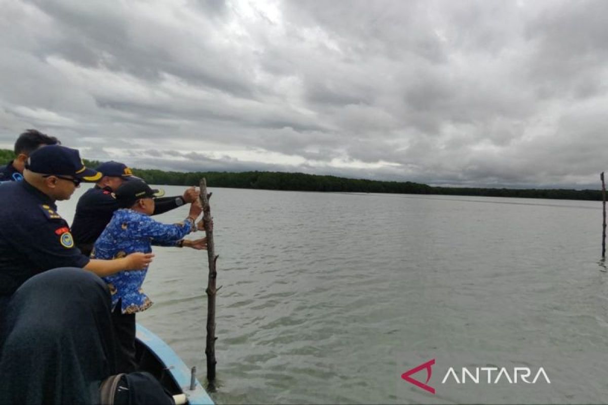 Dinas Kelautan dan Perikanan Kaltim  bongkar 40 patok laut