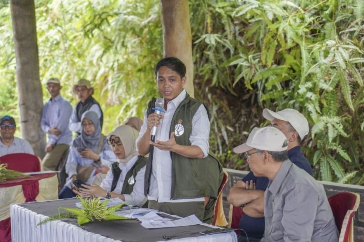 Menhut Raja Juli Antoni ajak petani hutan kelola hutan melalui skema perhutanan sosial