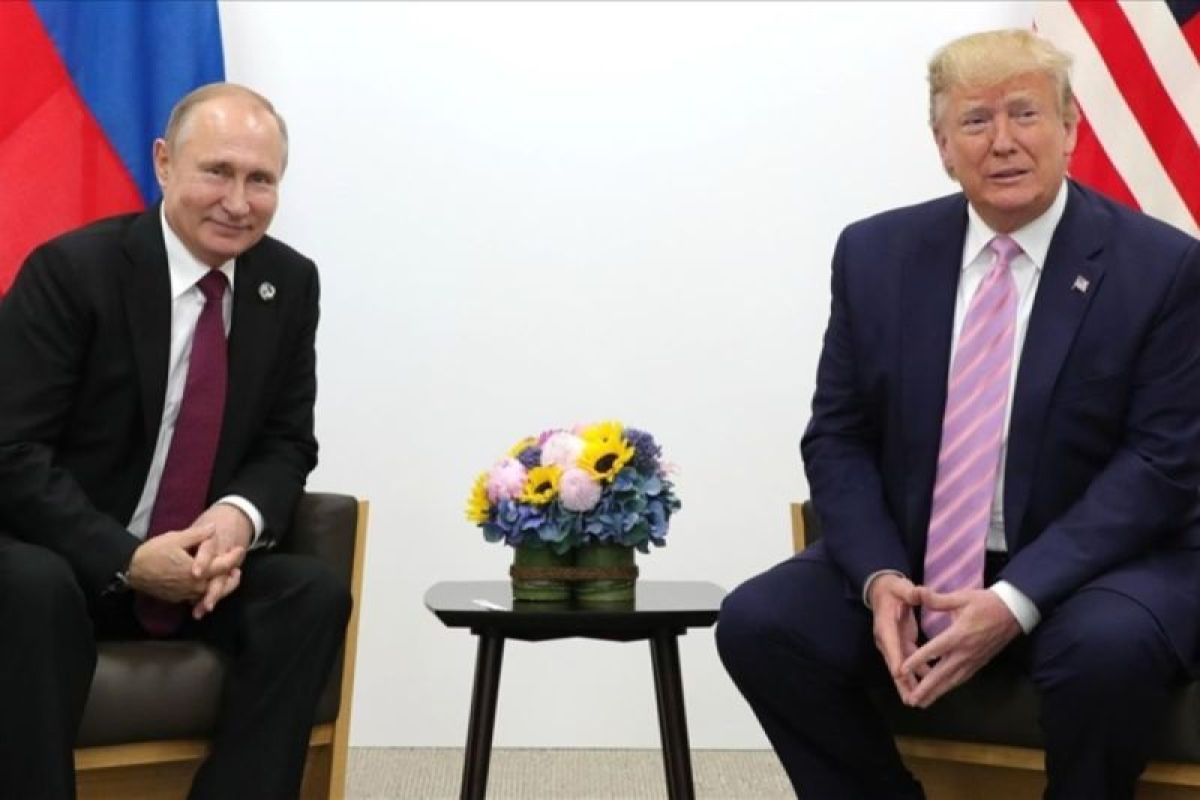 Donald Trump akan bahas gencatan senjata Ukraina dengan Putin, Selasa