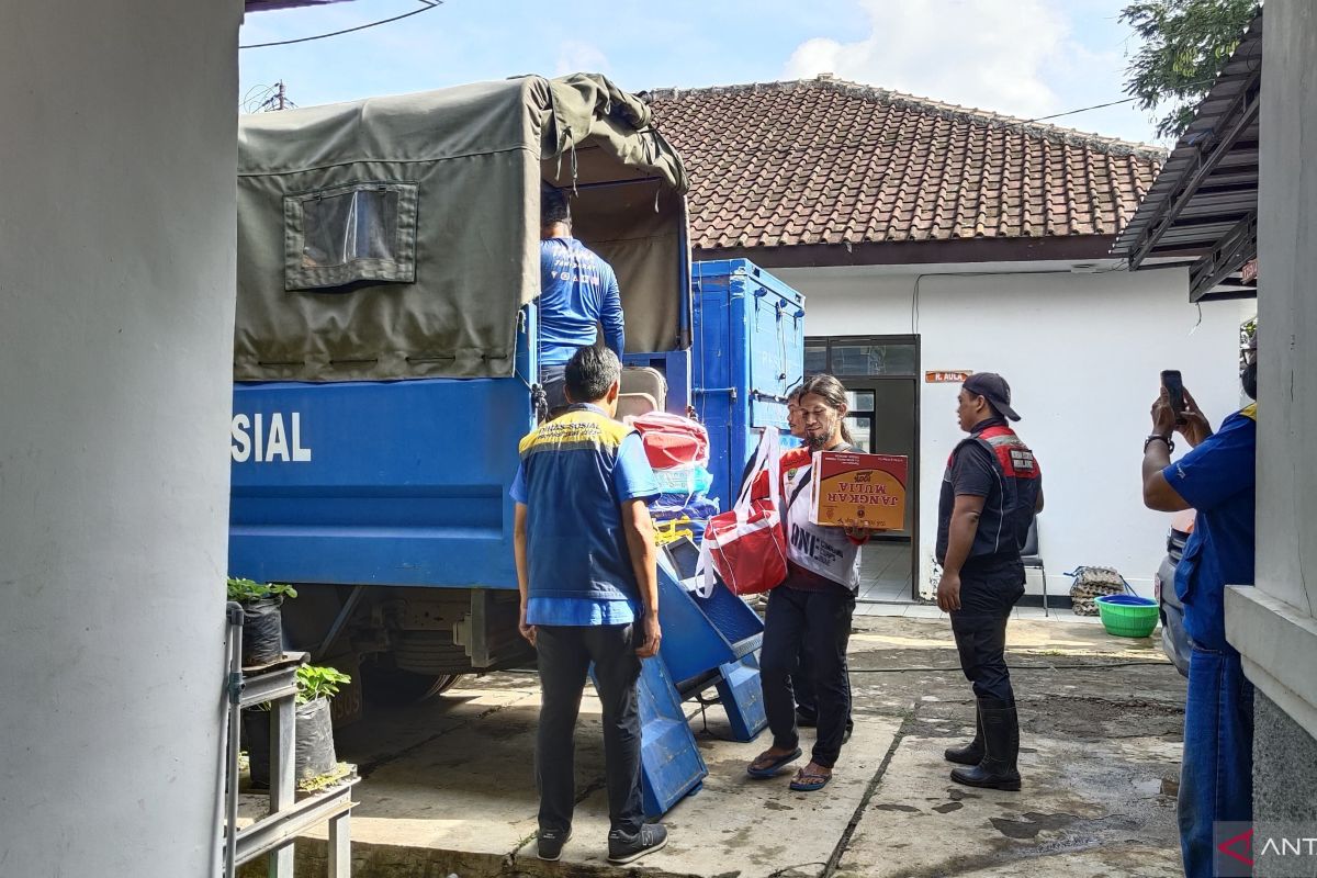 Kementerian Membagikan Bantuan kepada 2,646 Korban Banjir di Sumedang