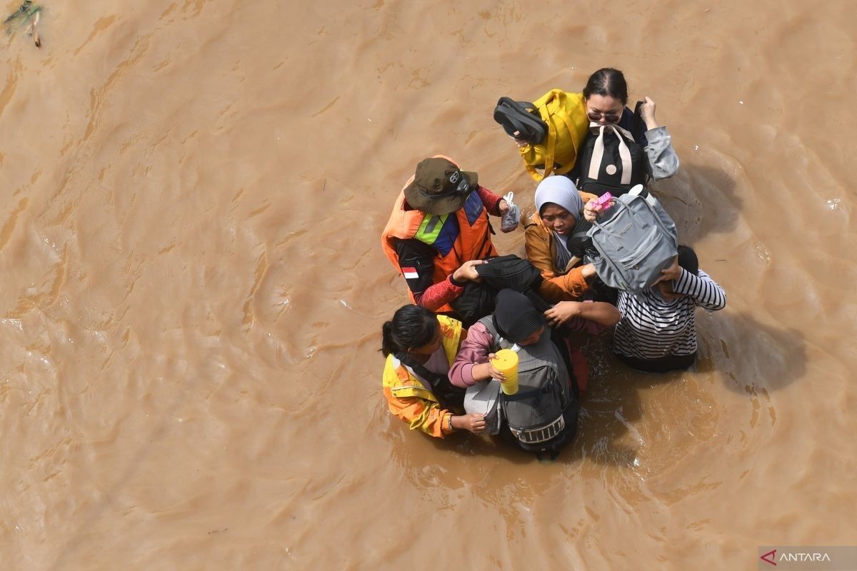 BPBD sebut banjir Jakarta meluas hingga merendam 34 RT di tiga wilayah