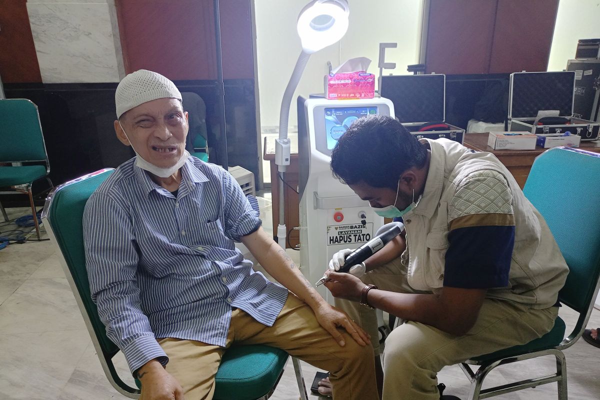 Seratusan warga ikut hapus tato gratis di Jakarta Timur