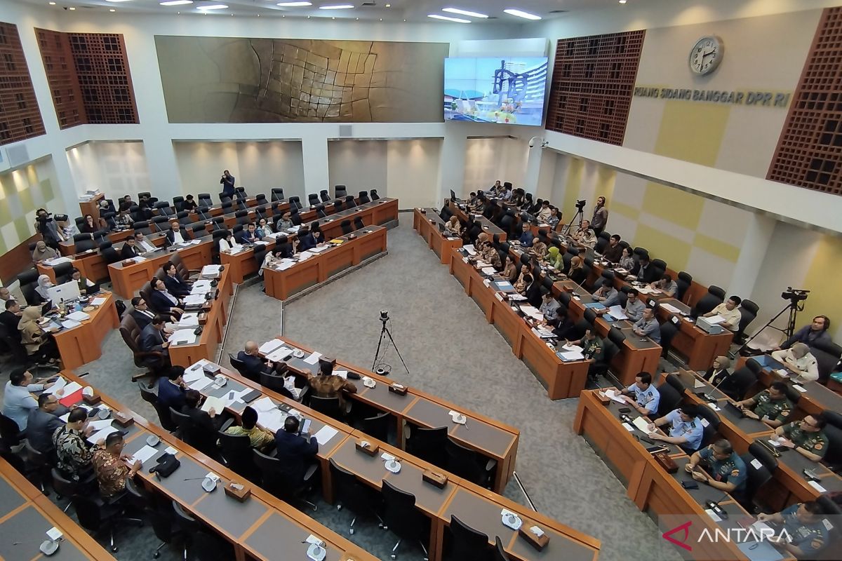 DPR approves continued discussion on Military Bill at plenary meeting