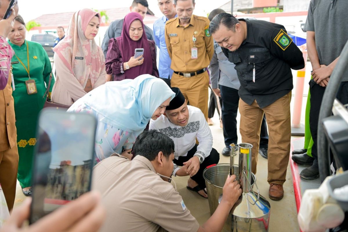 Lindungi konsumen dan Usaha, Bupati Bengkalis pantau pengukuran takaran BBM di SPBU