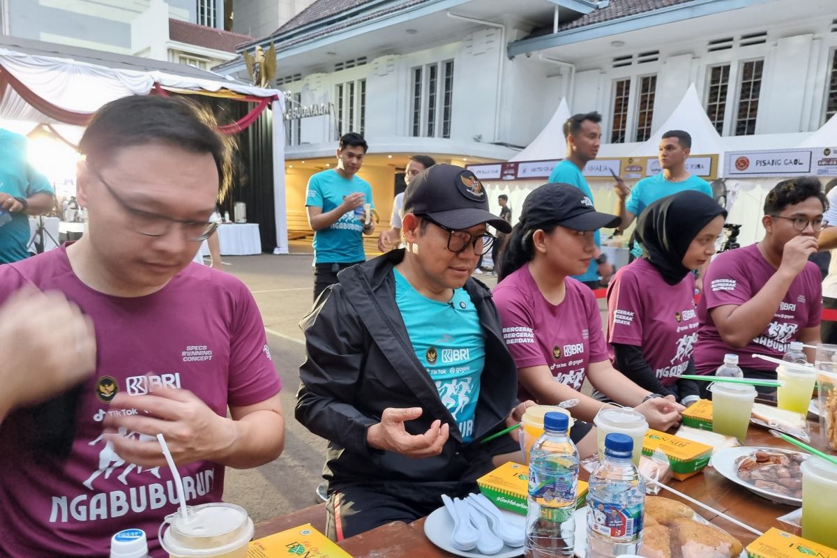 Ikut Ngabuburun Berdaya, Menko Muhaimin lari 5 km di Monas