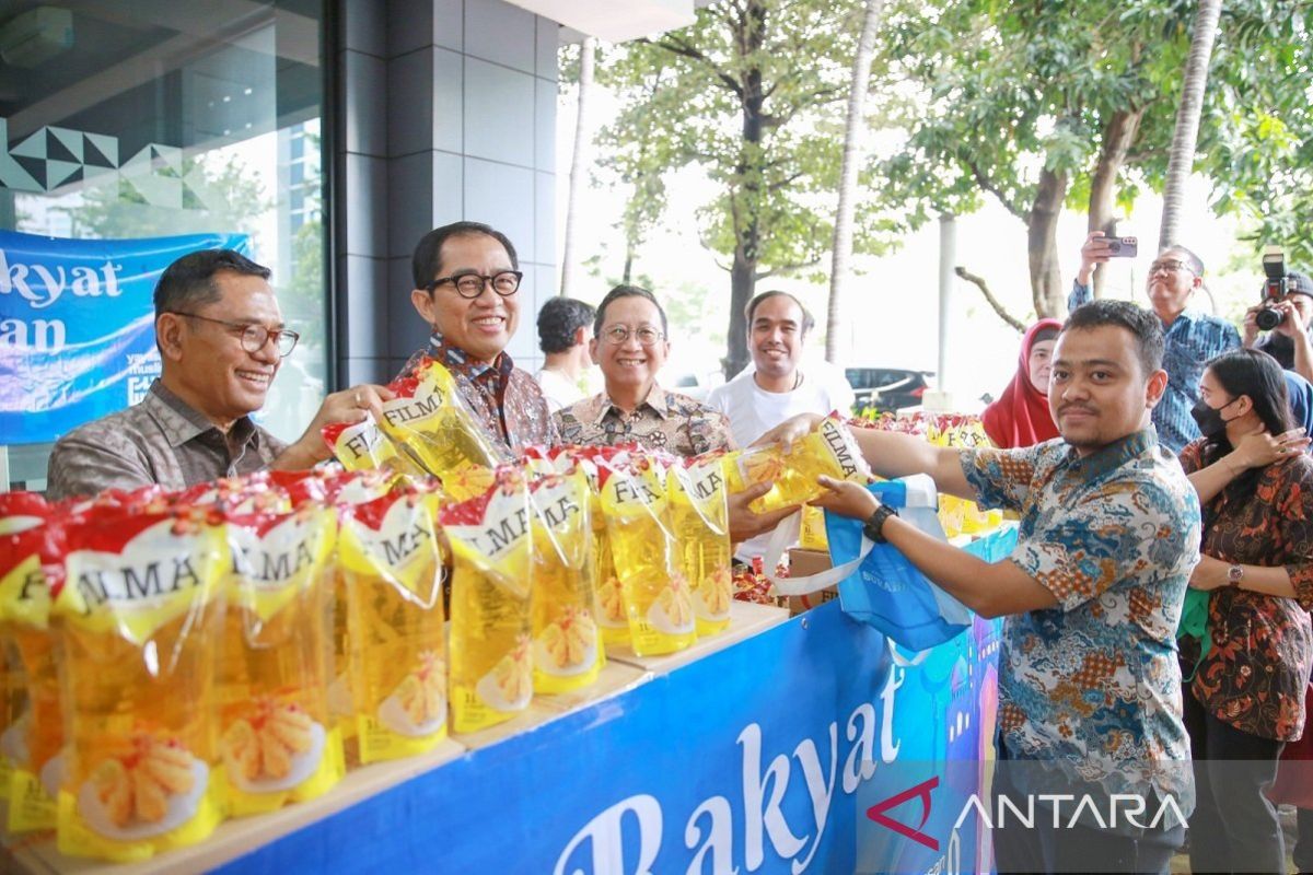 APP Group wakafkan 2.000 mushaf Alquran dan salurkan 4.000 liter minyak goreng di Bazar Ramadan Kemenperin