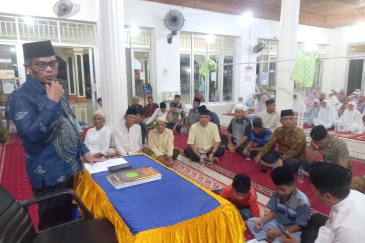 Wabup Risnaldi Ibrahim lakukan Safari Ramadhan di Masjid Darussalam Pasar Baru Bayang
