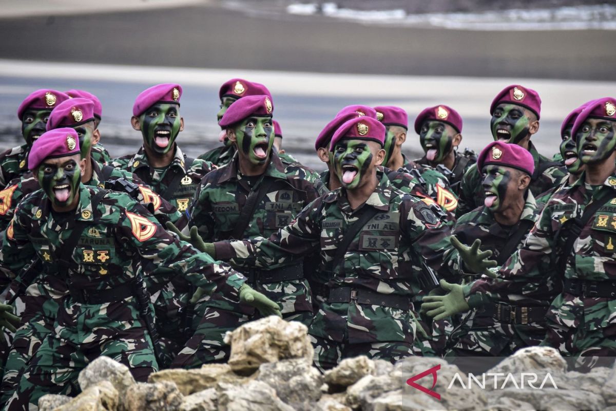 TNI AL melantik 320 prajurit menjadi personel Marinir