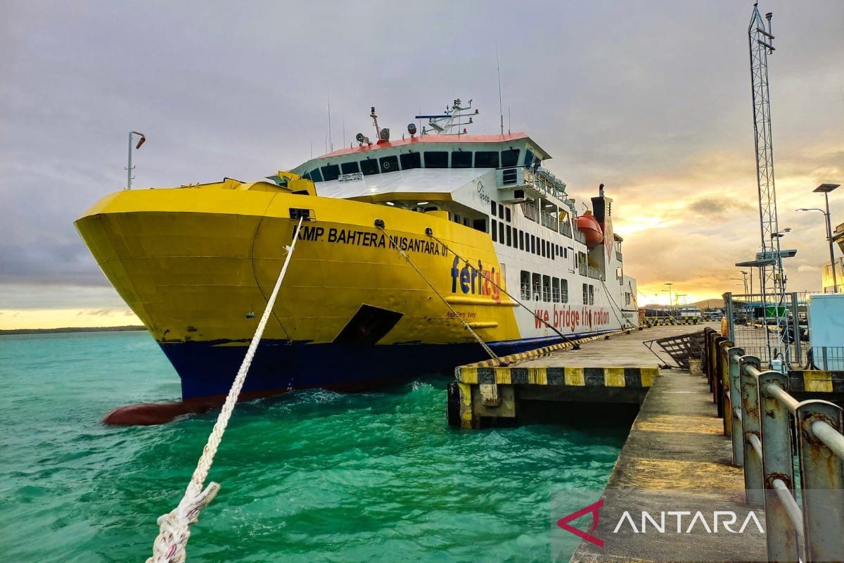 Keberangkatan kapal dari Ranai Natuna ditunda akibat cuaca ekstrem