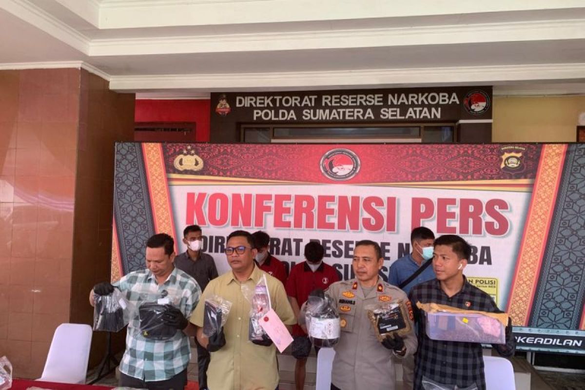 Polda Sumsel tangkap dua produsen narkoba sinte di Palembang - ANTARA News  Sumatera Selatan - Berita Terkini Sumatera Selatan