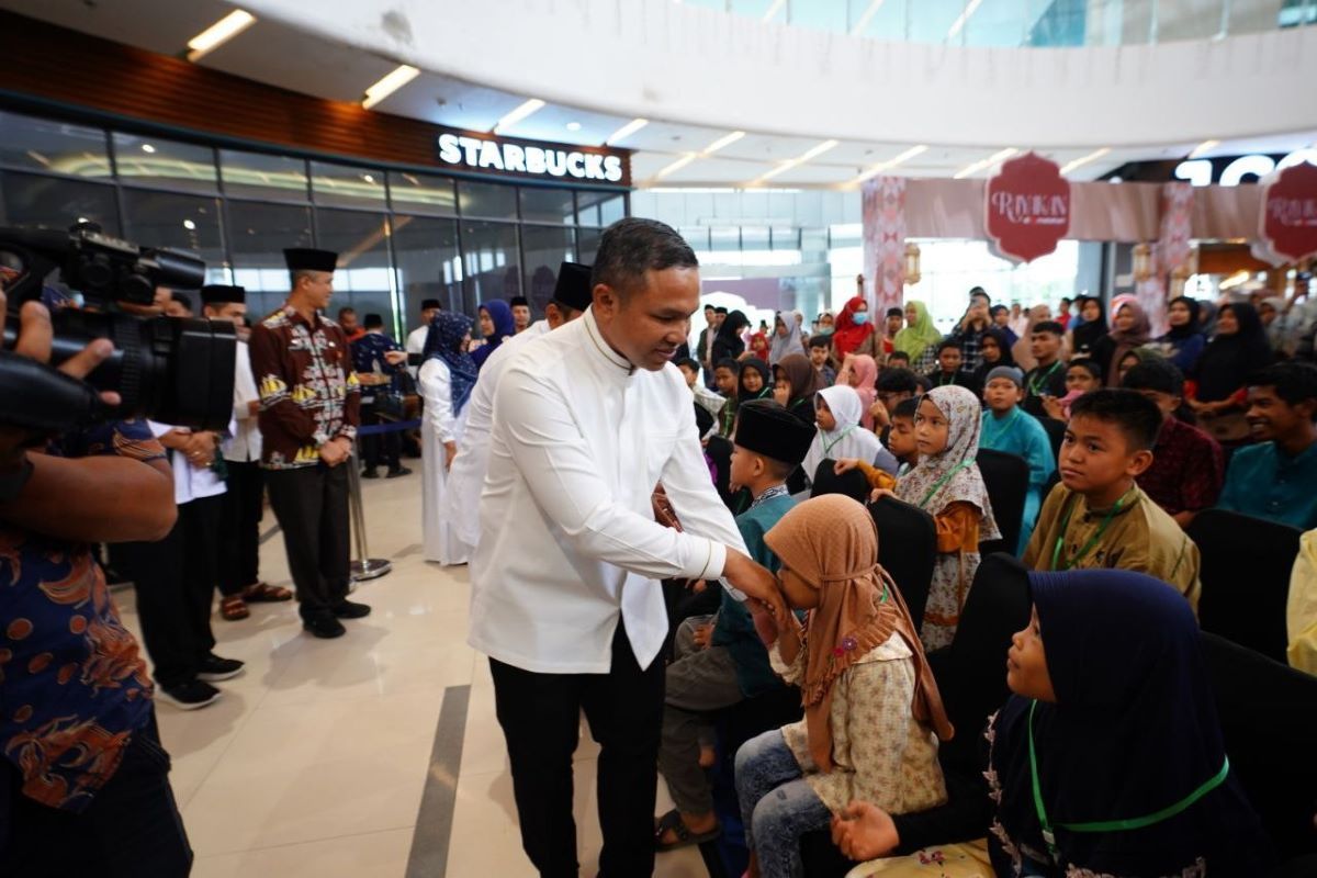 Sebanyak 1.000 anak duafa se-Riau belanja baju Lebaran di Citimall Dumai