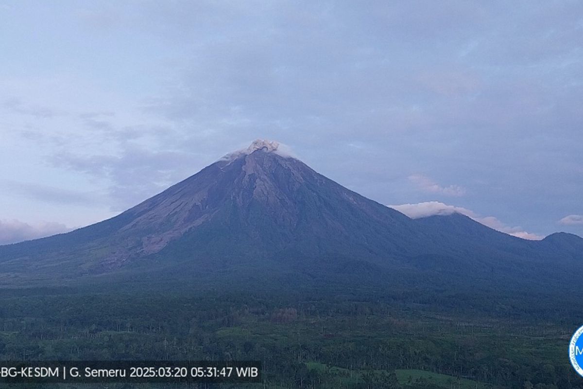 Aktivitas Gunung Semeru saat ini didominasi gempa letusan