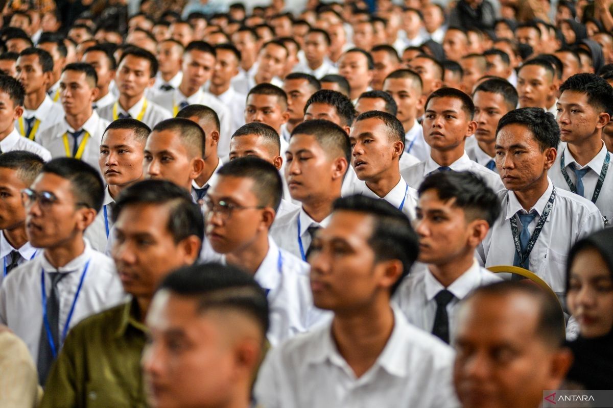 Menaker Yassierli sebut peluang kerja di dalam dan luar negeri terbuka lebar