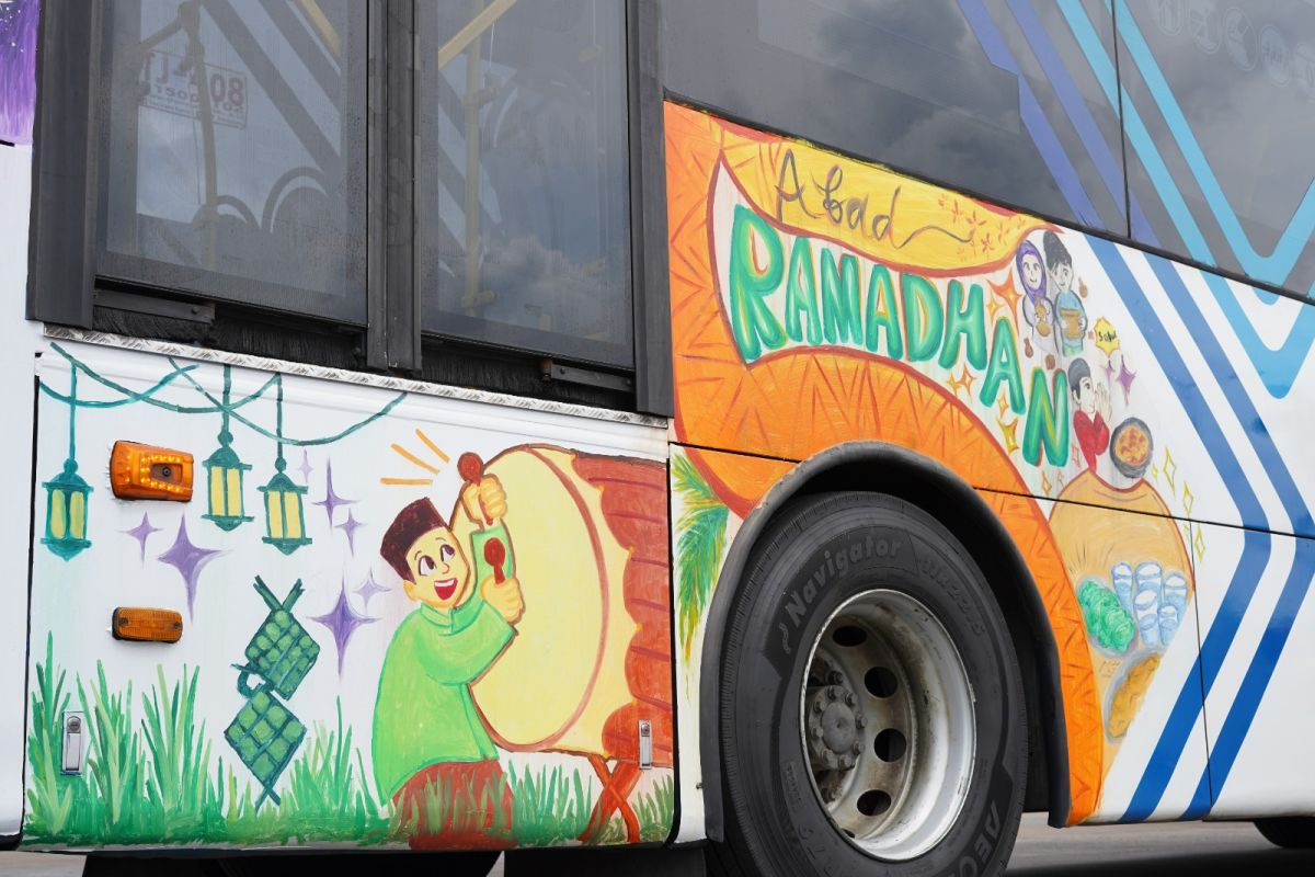Transjakarta ajak seniman muda disabilitas melukis di badan bus