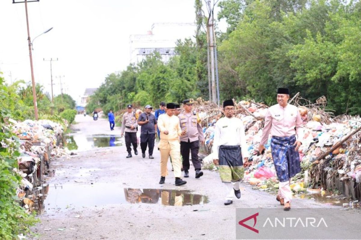 Tertibkan pembuangan sampah liar, Wabup Meranti perintahkan tutup jalan nelayan