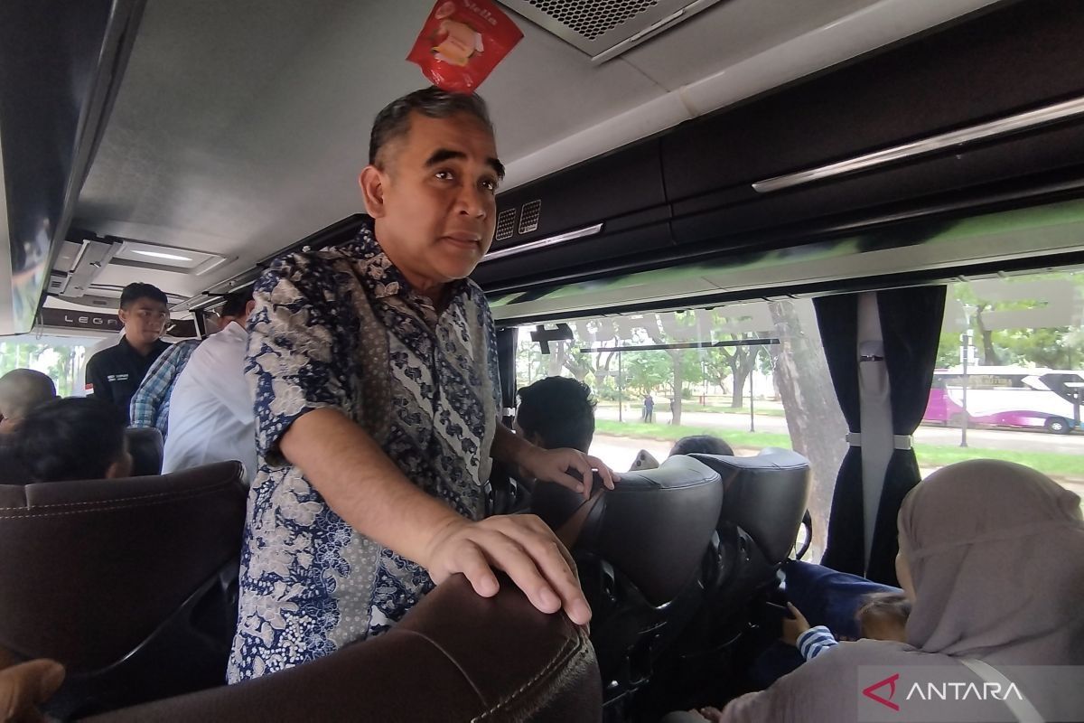 Ketua MPR RI Ahmad Muzani lepas 15 bus mudik gratis dengan tujuan Lampung