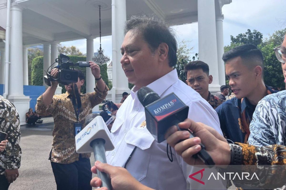 Presiden Prabowo Subianto panggil menteri dan dirut Himbara bahas keuangan inklusif