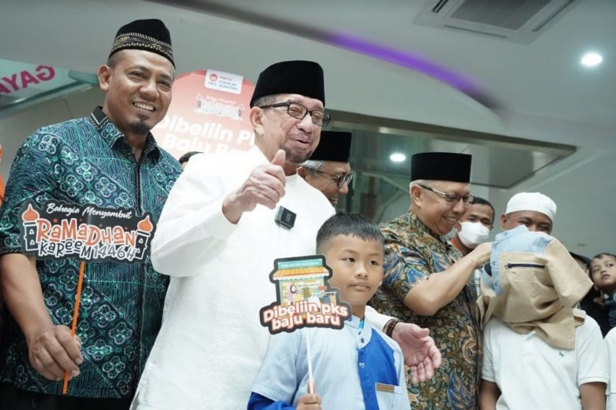 PKS gelar program Dibeliin PKS Baju Baru untuk yatim dan duafa