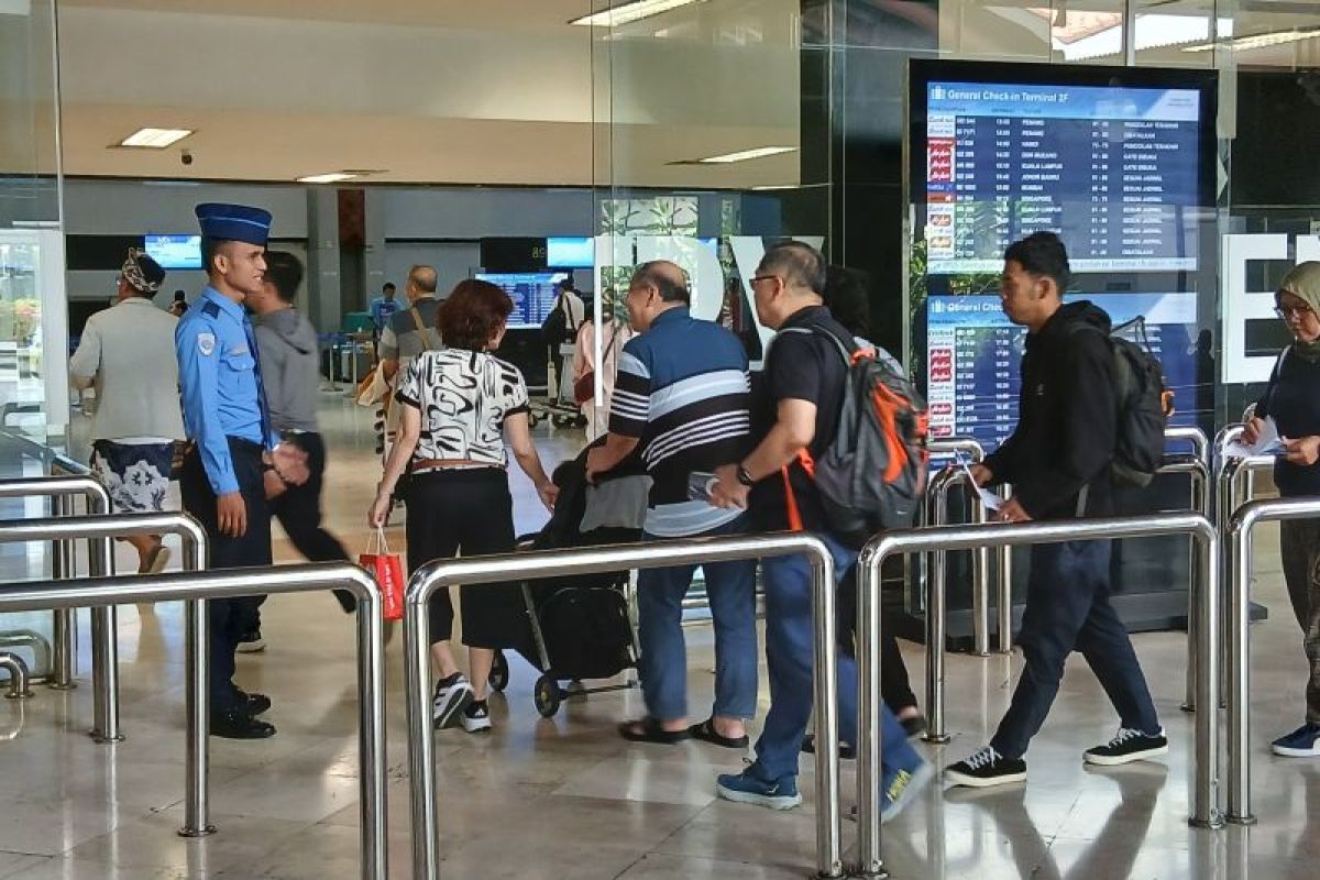 Penumpang arus mudik Lebaran di Bandara Soetta terus meningkat