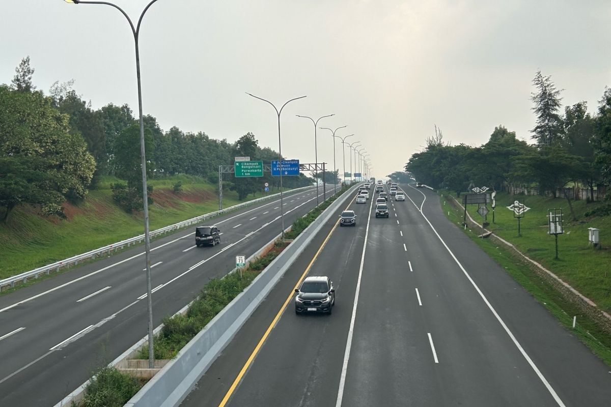 Arus lalu lintas di ruas jalan Tol Cipali masih landai pada H-7 Lebaran