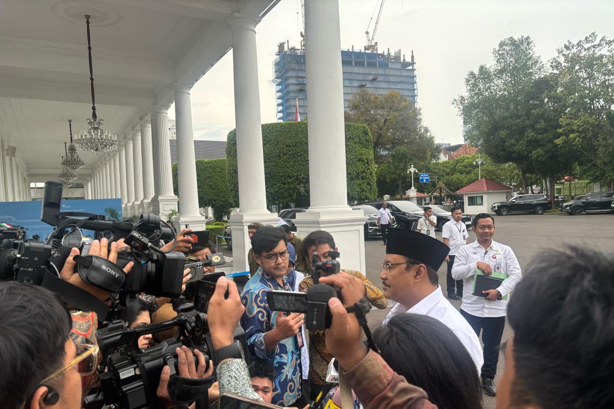 Prabowo, menteri-menteri membahas cara meningkatkan Sekolah Rakyat