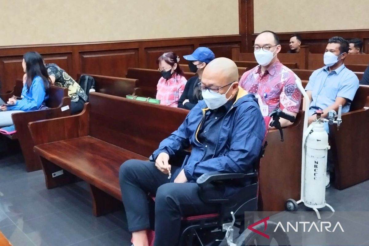 Adik Hendry Lie didakwa terlibat kasus timah rugikan negara Rp300 T