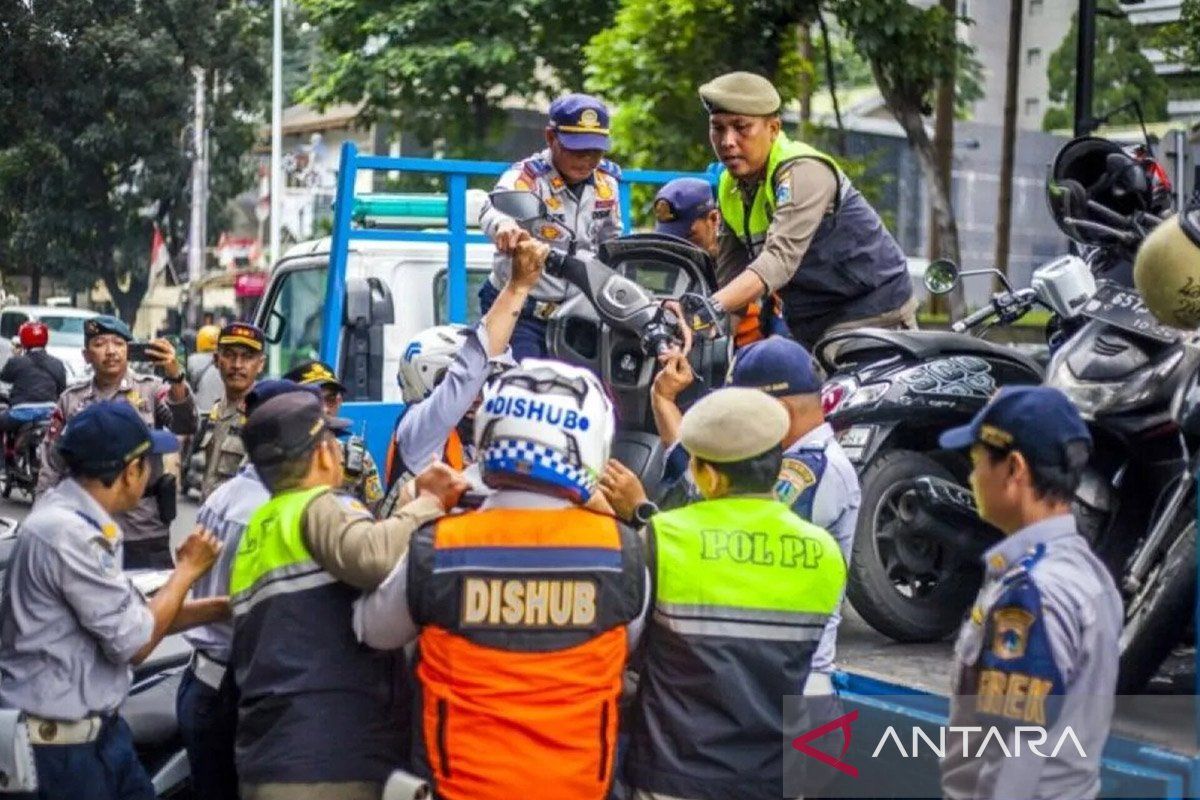 Sudinhub Jaksel tindak 1.896 kendaraan yang langgar lalu lintas