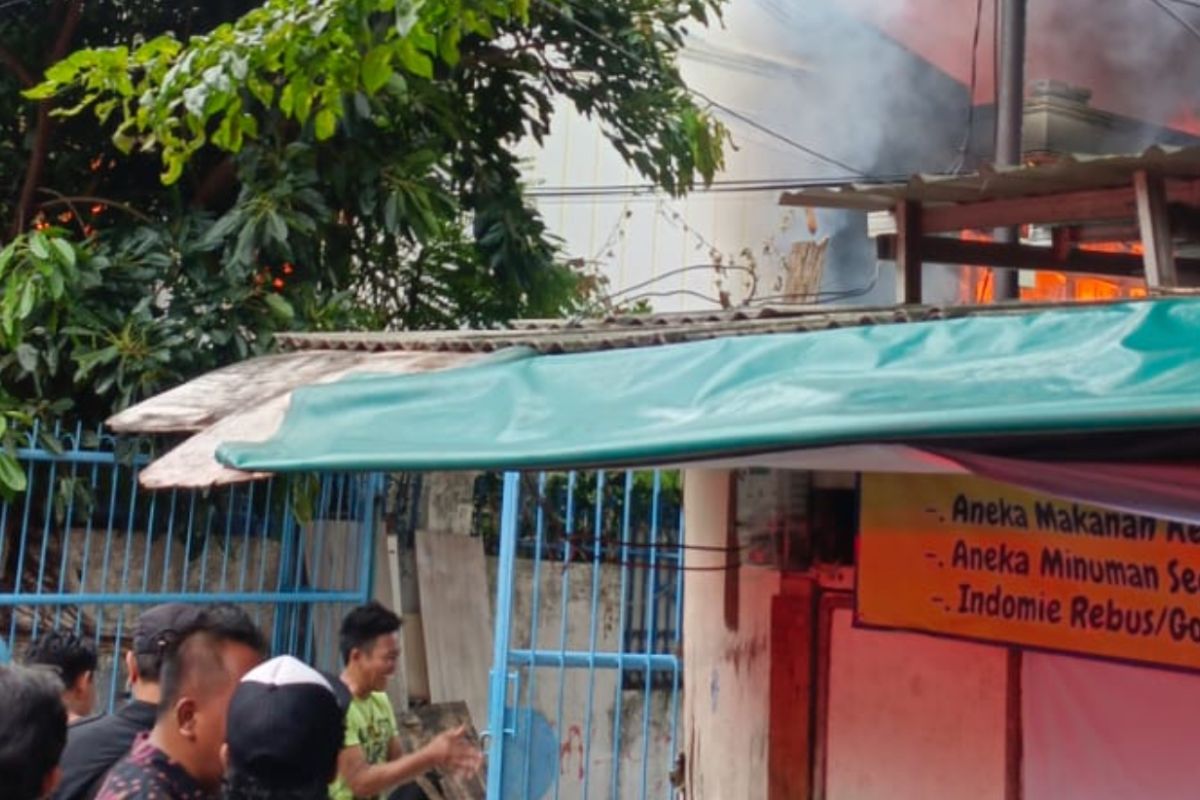 Gulkarmat kerahkan 65 personel padamkan kebakaran rumah di Penjaringan
