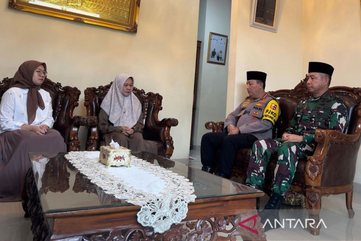 Kapolri dan Panglima TNI kunjungi rumah Briptu (Anumerta) Ghalib
