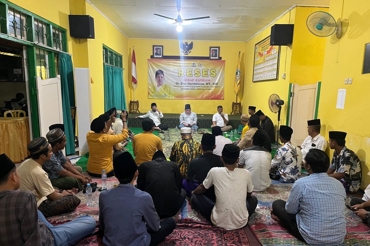 Anggota DPR serap aspirasi dan bakti sosial di Bangkalan dan Pamekasan