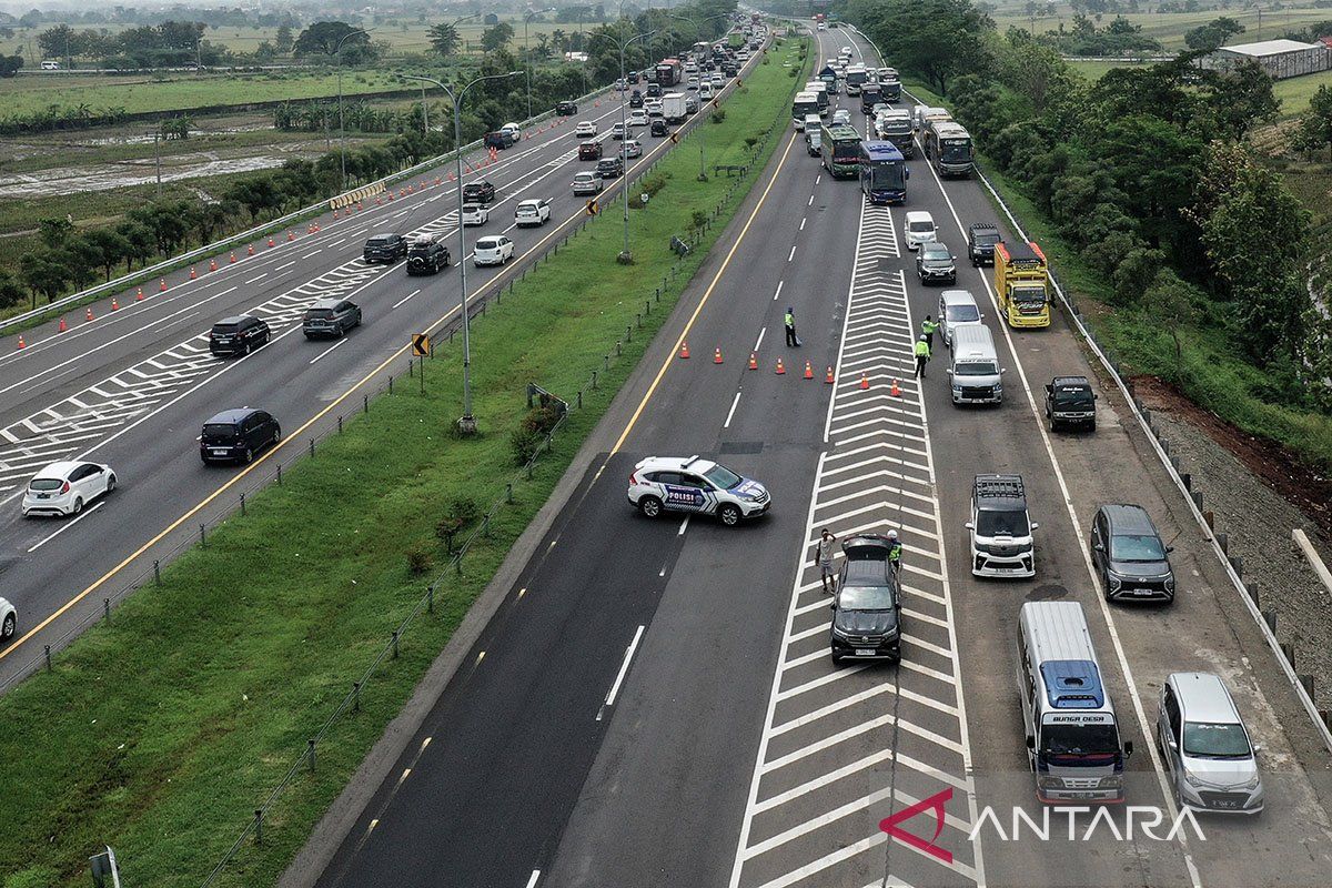 Korlantas berlakukan "one way" lokal Cipali karena arus lalin tinggi