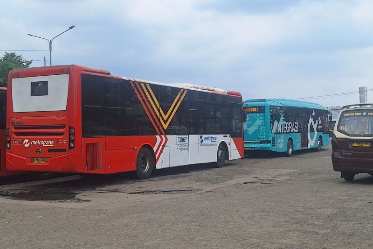 BNN Depok lakukan tes urine bagi 55 pengemudi bus
