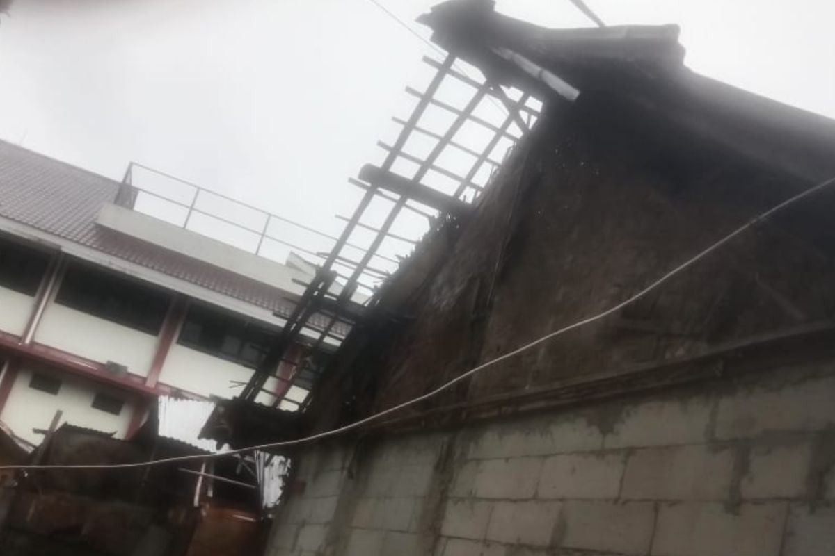 Kepulauan Seribu salurkan bantuan bagi korban angin puting beliung