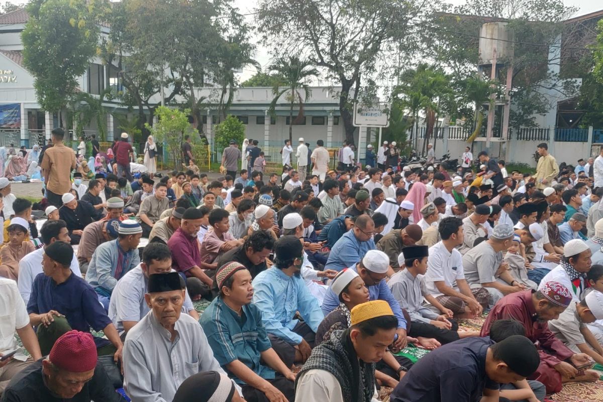 Ratusan warga Jakarta Utara rayakan Idul Fitri