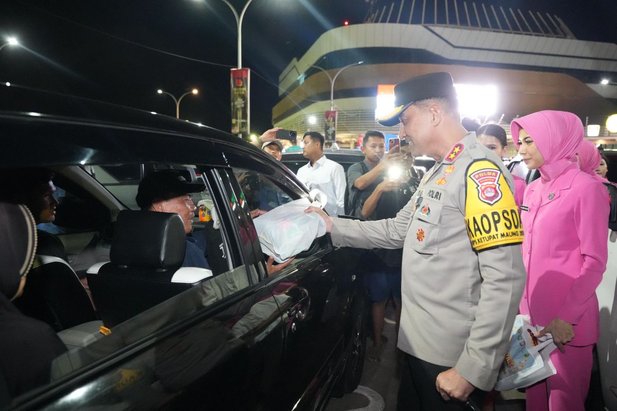 Malam takbiran, Kapolda dan Gubernur Banten tinjau Pelabuhan Merak