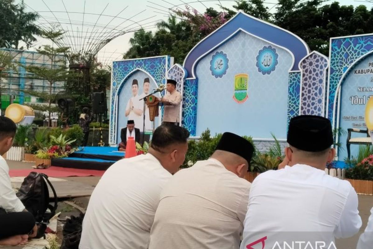 Bupati Karawang ajak warga ikut membangun daerah pada momentum Idul Fitri