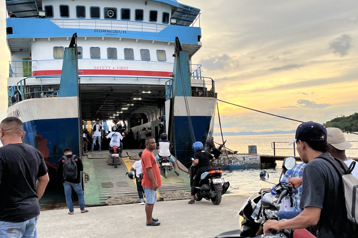 BPTD Maluku: Penumpang arus balik di Pelabuhan Hunimua capai 1.231