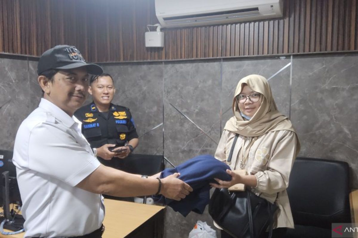 Kisah barang hilang  kembali ke pemiliknya di Stasiun Gambir