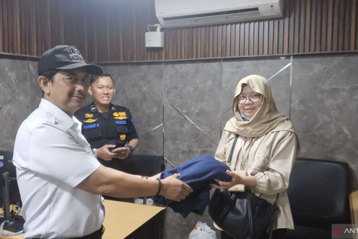 Kisah barang hilang  kembali ke pemiliknya di Stasiun Gambir