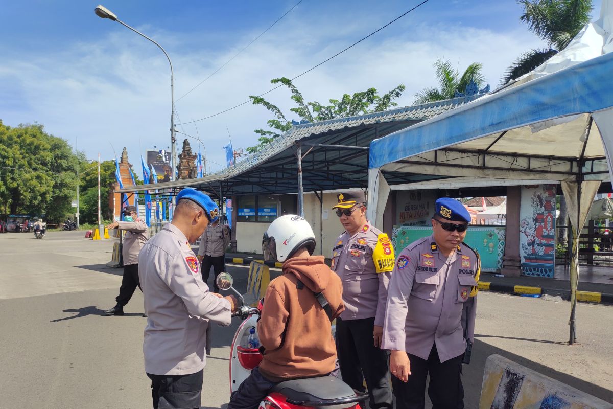 Arus balik di Pelabuhan Gilimanuk lancar