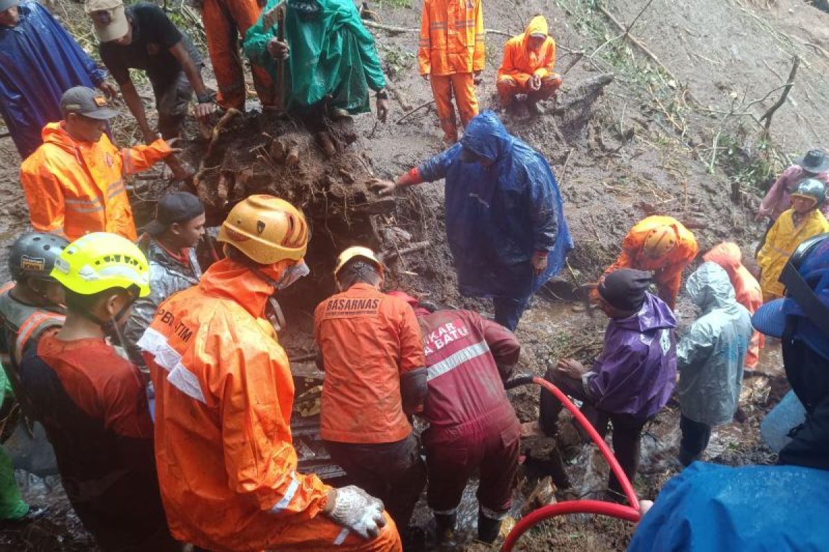 Kawasan wisata Taman Hutan Raya Raden Soerjo ditutup hingga batas waktu belum ditentukan