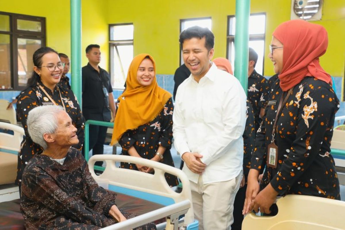 Wagub Emil sebut butuh tambahan tenaga kerja untuk jaga lansia