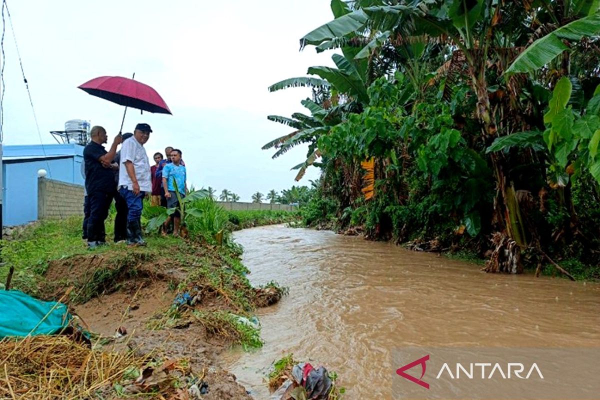 Wabup Gorontalo meninjau lokasi banjir di Telaga Biru