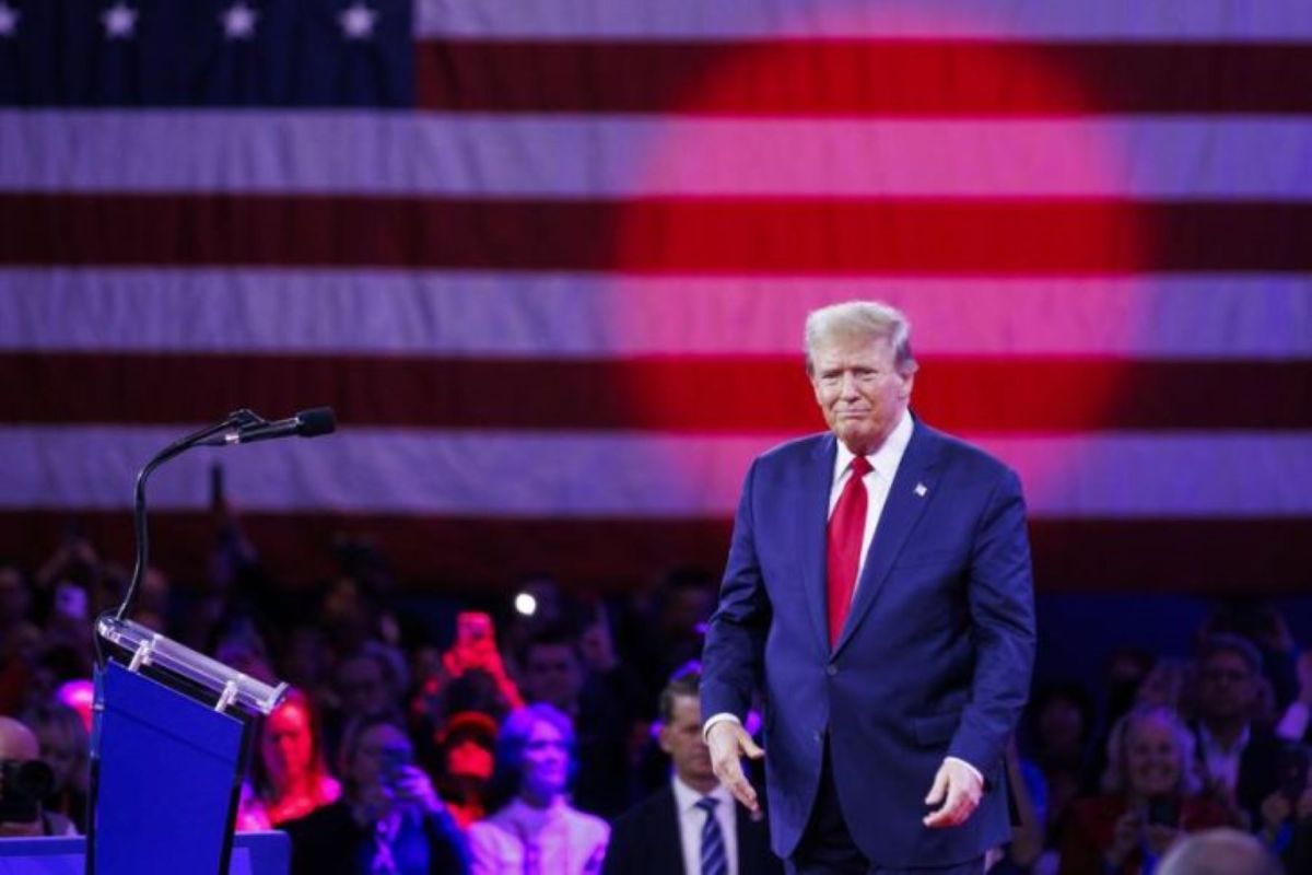 Mengkaji opsi tidak membalas hantaman "nuklir" tarif Trump
