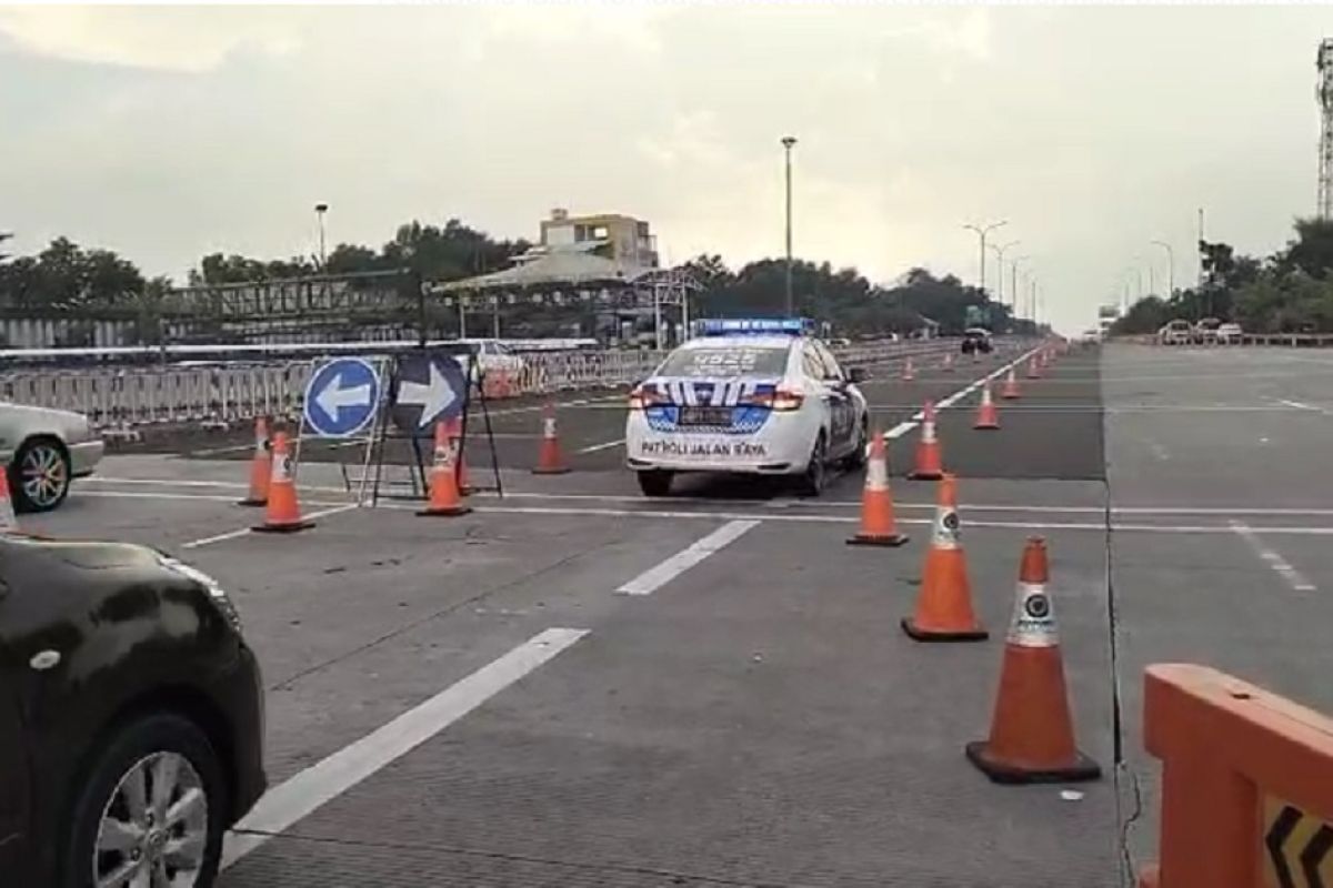 Contraflow dua lajur diberlakukan di Tol Jakarta-Cikampek arah Jakarta
