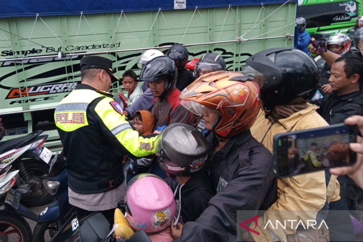 Polisi kerahkan tim urai mengantisipasi kepadatan di Jalur Pantura Cirebon